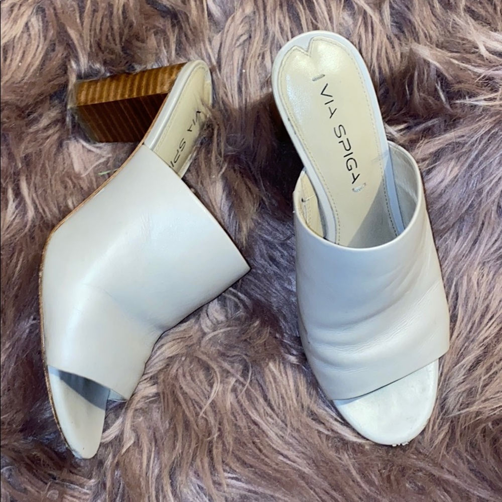 Nude heeled open toe mules
